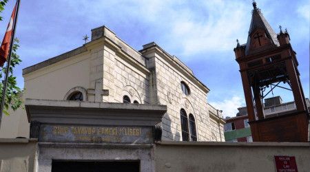 Kilise duvarında dans eden 3 şüpheliye dava