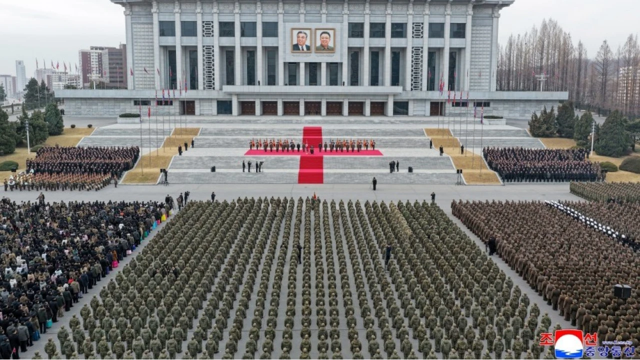 Kim'den, Ukrayna'ya karşı savaşan askerlere kahramanlık nişanı