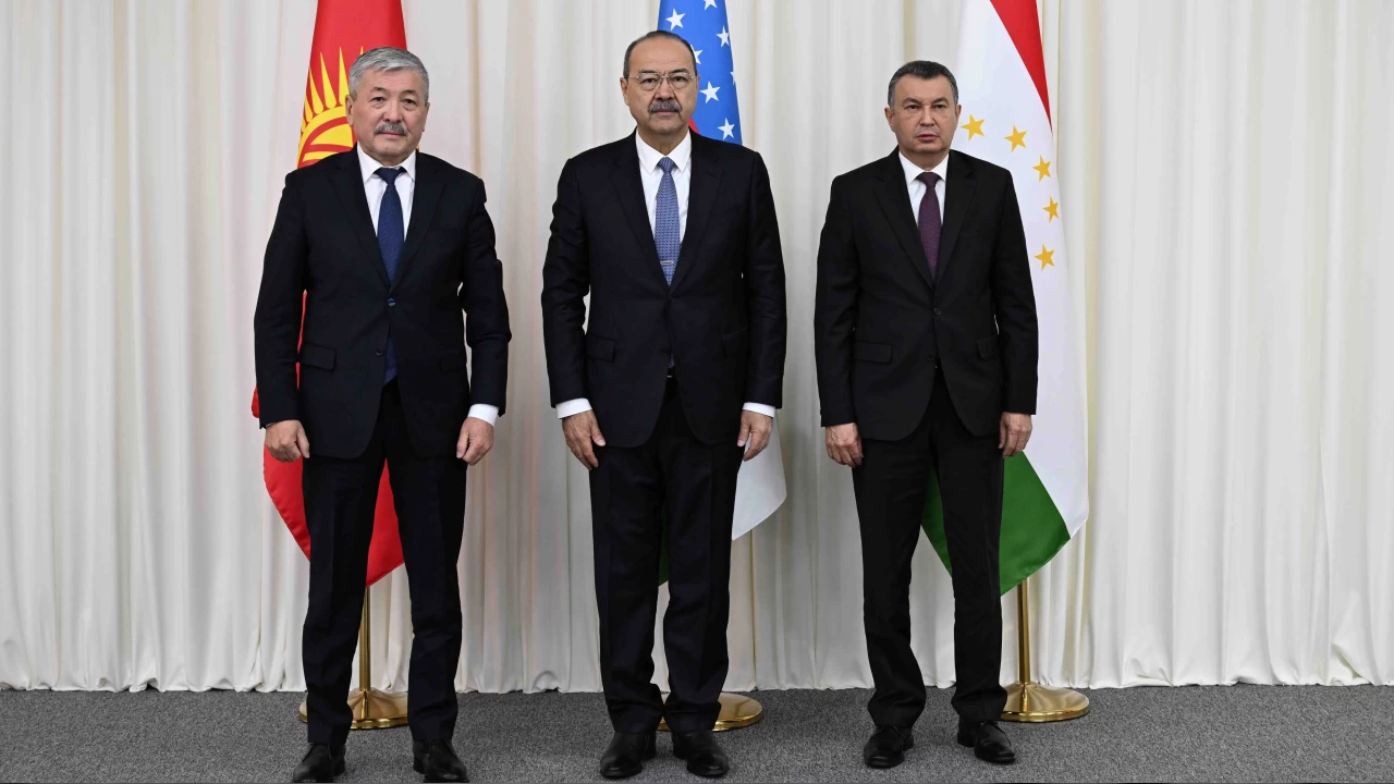 Kırgızistan, Özbekistan ve Tacikistan başbakanları sınırda görüştü