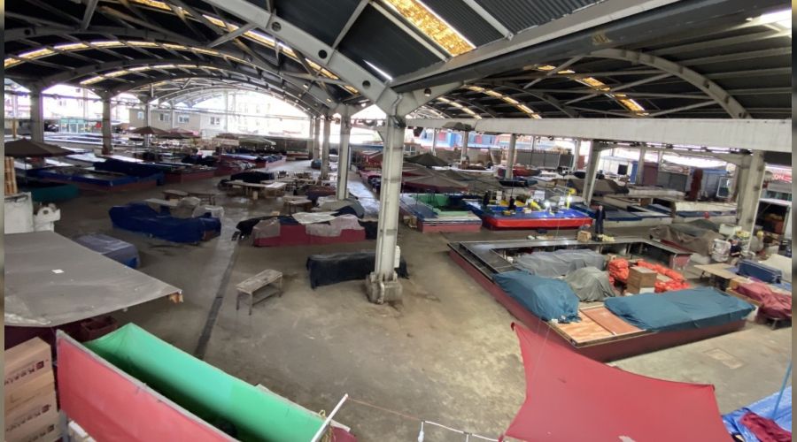 K�s�tlama halk pazar�n� vurdu