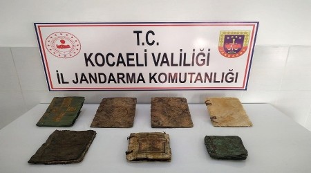 Kocaeli'de 7 adet İncil ve Tevrat ele geçirildi