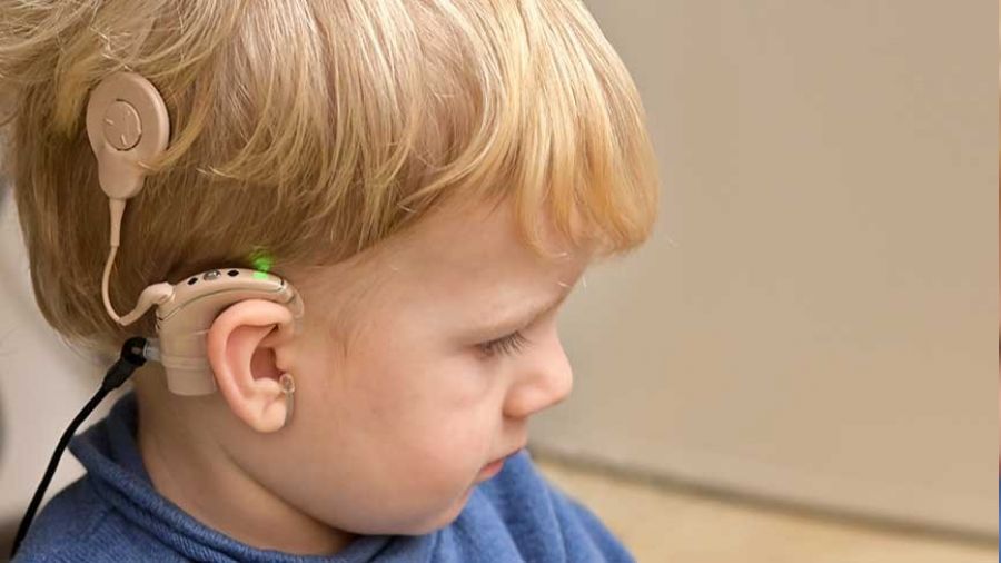 Koklear implant, işitme kaybına çözüm oluyor