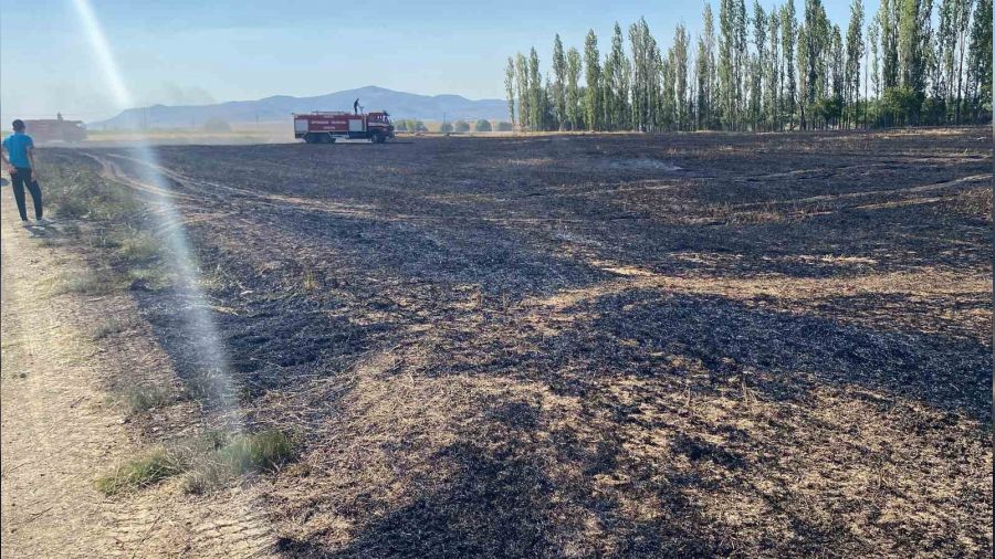 Konya'da arpa tarlas�nda yang�n