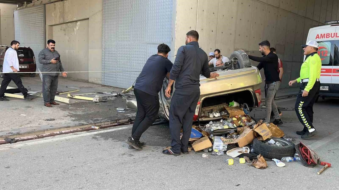 Konya'da otomobil st geitten yola dt:: 2 yaral