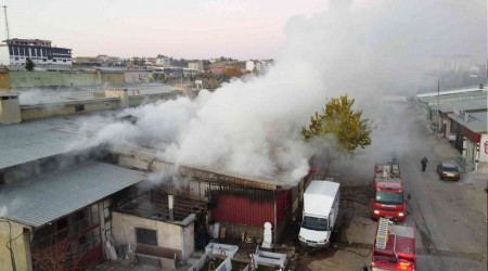 Konya'da sanayi sitesinde korkutan yangın