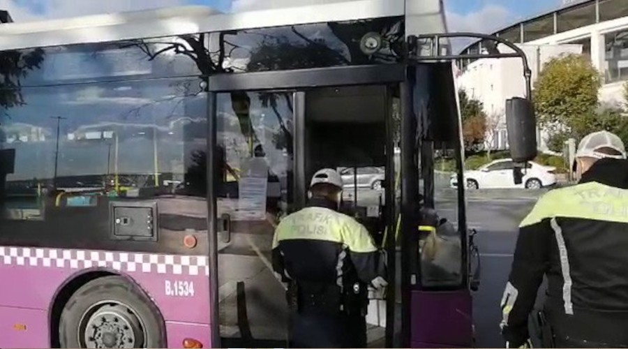 Koronal� otob�s �of�r� direksiyon ba��nda yakaland�