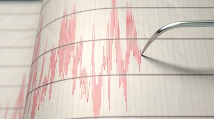 Kozan'da pe� pe�e iki ayr� deprem