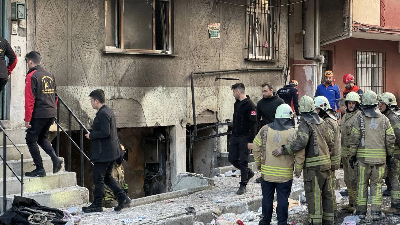  K���k�ekmece'de do�algaz patlamas�: 1 ki�i �ld�, 2'si a��r 5 ki�i yaraland�