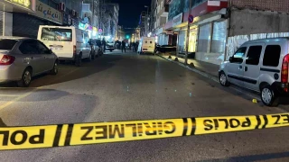 Küçükçekmece'de silahlı saldırı: 2 ölü, 1 yaralı::Ölenlerden birinin olayla ilgisinin olmadığı öğrenildi