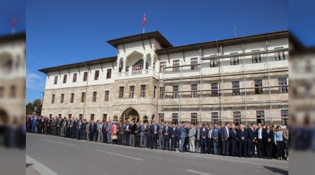 Kuyruğun ucu bucağı yok