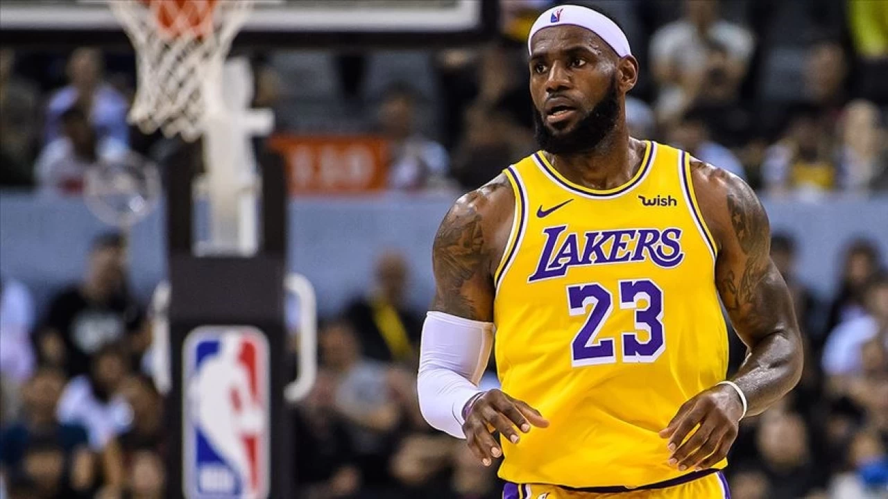 Lakers, LeBron James'in performansıyla kazandı