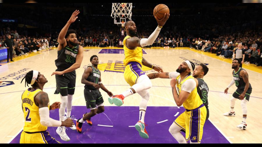 Lakers ve Hawks, play-off'lara kald
