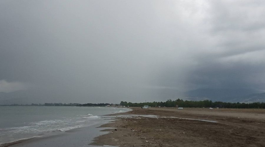 Lokal ya�murlar Karadeniz'i vuruyor