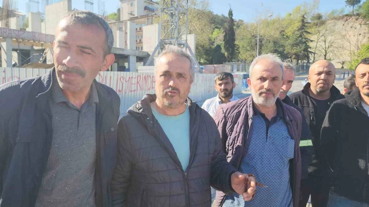 Maaş alamayan işçiler iş bırakma eylemi yaptı