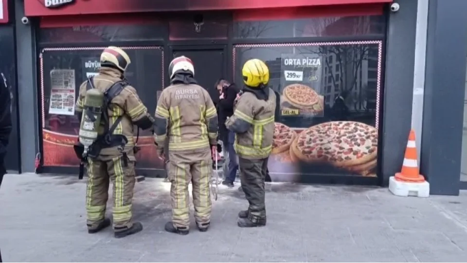 "Maa�lar� �demedi" diye 2 i�letmeyi benzin d�k�p yakm��