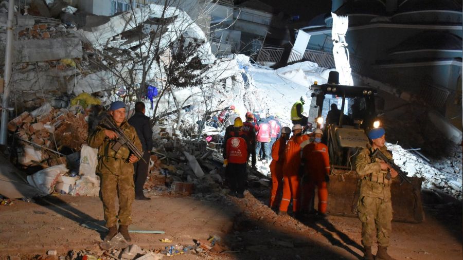 Malatya'da y�k�lan binan�n enkaz�ndaki �al��malara ara verildi