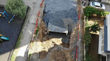 Maltepe'de kanalizasyon çalışması durdu, kazı alanı müsilaj doldu