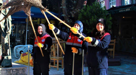 Maltepe'de sokaklara kadın eli değdi