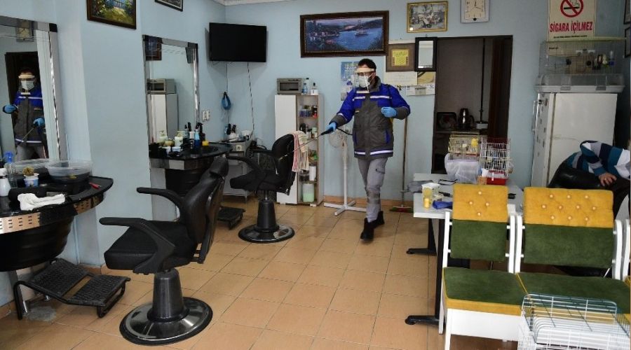 Mamak'taki i�yerlerinde dezenfekte i�lemi