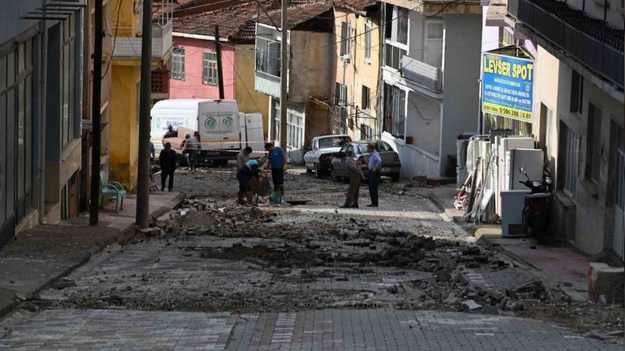 Manisa'da sağanak sele neden oldu