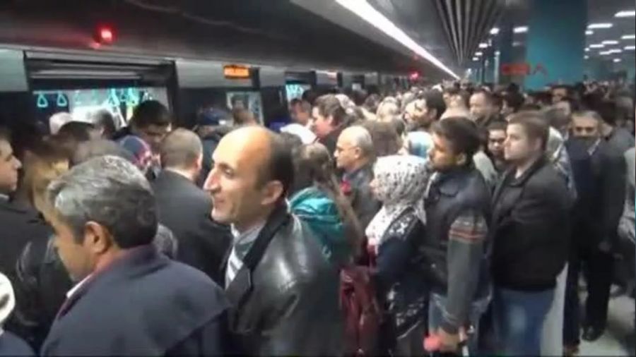 Marmaray'da teknik arza, duraklar tklm tklm