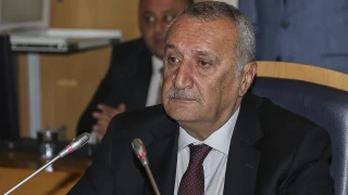 Mehmet A�ar derbiye de el att�!