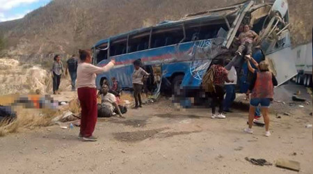Meksika'da katliam gibi kaza: 17 ölü, 13 yaralı
