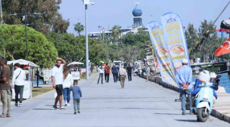 Mersinliler güneşli havanın keyfini çıkardı