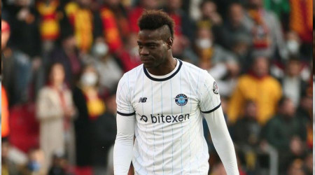 "Messi ve Ronaldo ile aynı kalitedeyim"