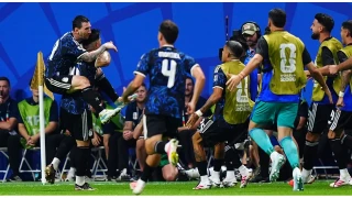 Messi y�ld�zla�t�, Arjantin kazand�