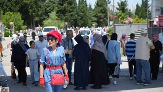 Mezarlıklarda Arefe yoğunluğu