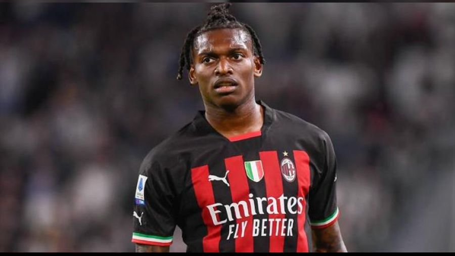 Milan'da kritik imza