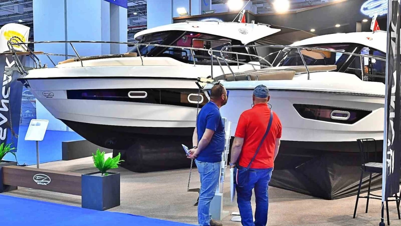 Milyonluk tekneler İzmir'de vitrine çıktı