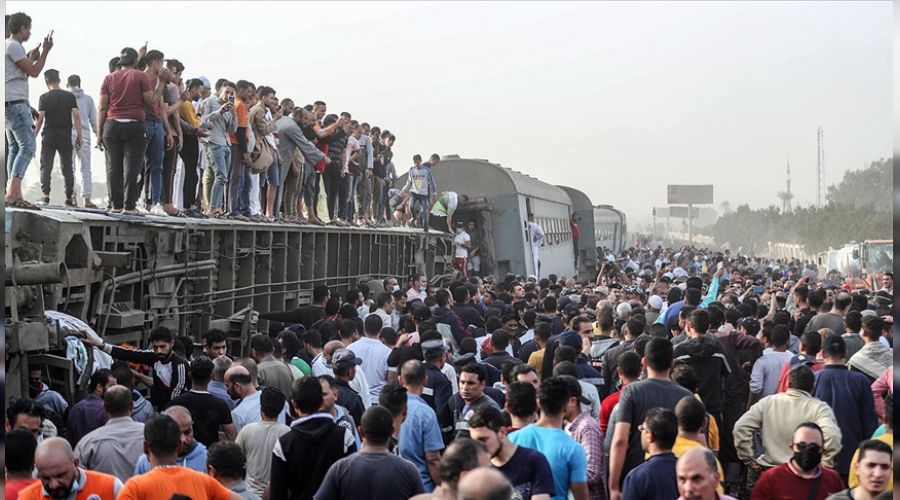 M�s�r'daki tren kazas�nda 11 ki�i �ld�, 98 ki�i yaraland�