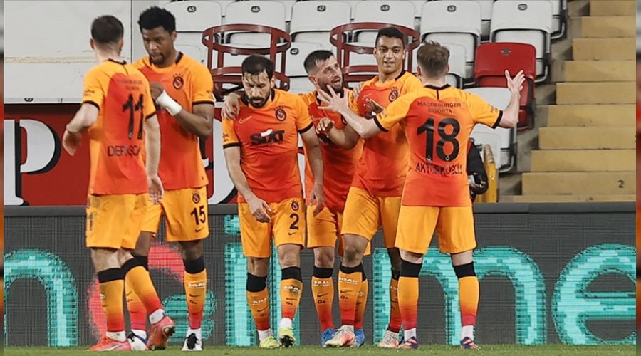 Mohamed'in transferi resmiyet kazandı 