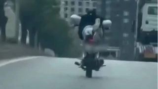 Motosikletle akrobatik hareketlere ceza