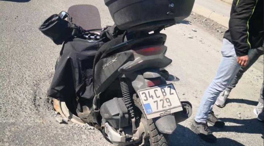 Motosikletli kurye rögara düştü