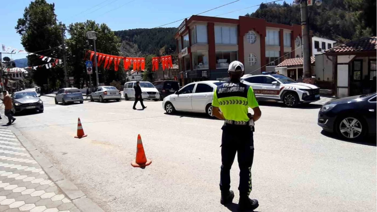 Mudurnu'da trafik denetimleri jandarmaya emanet