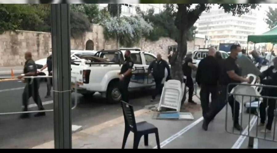Netanyahu'yu protesto edenlere sert müdahale
