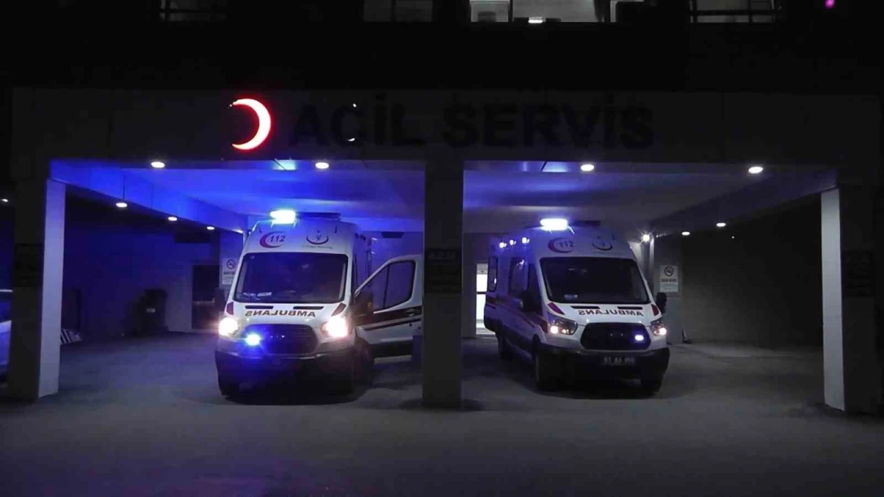 Niğde'de hafif ticari araçla motosiklet çarpıştı: 1 ölü, 4 yaralı