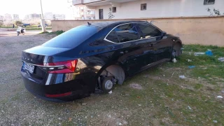 Nizip'te lüks aracın lastikleri ve jantları çalındı