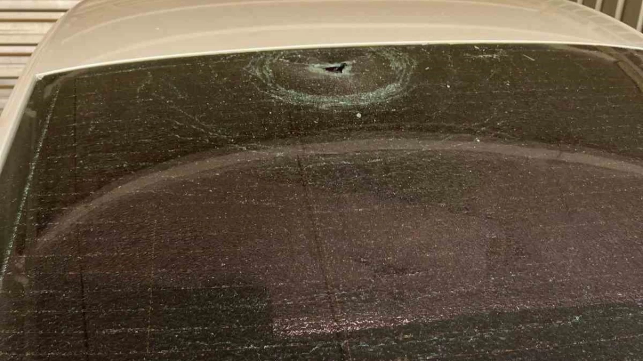 Nusaybin'de Suriye'den gelen yorgun mermiler ara�lara isabet etti