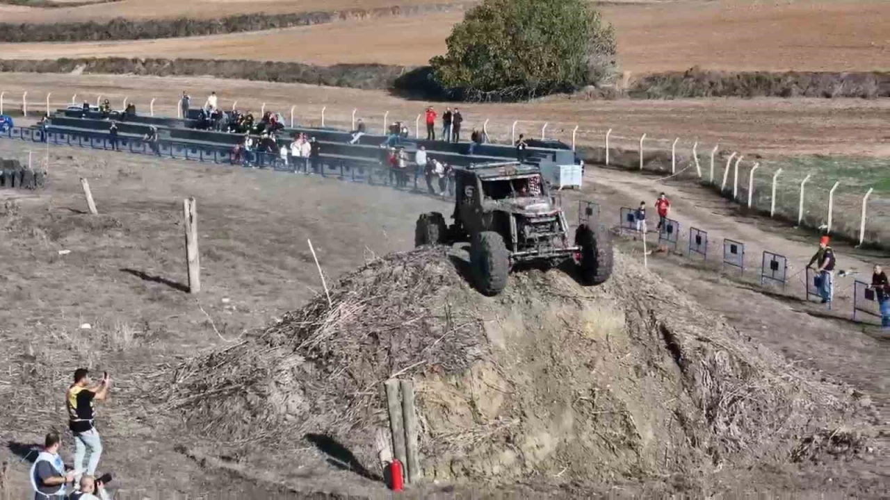 Off-road yarışları nefesleri kesti