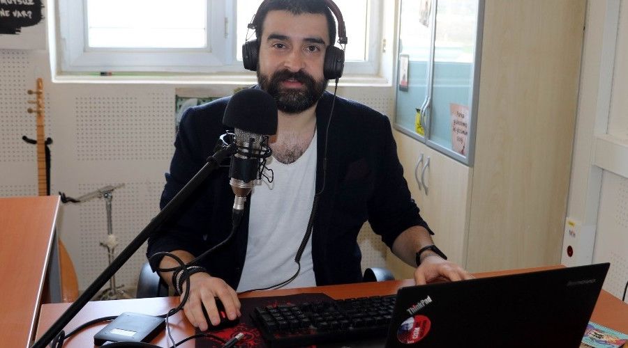 Öğretmenler kurdukları radyo ile ders veriyor