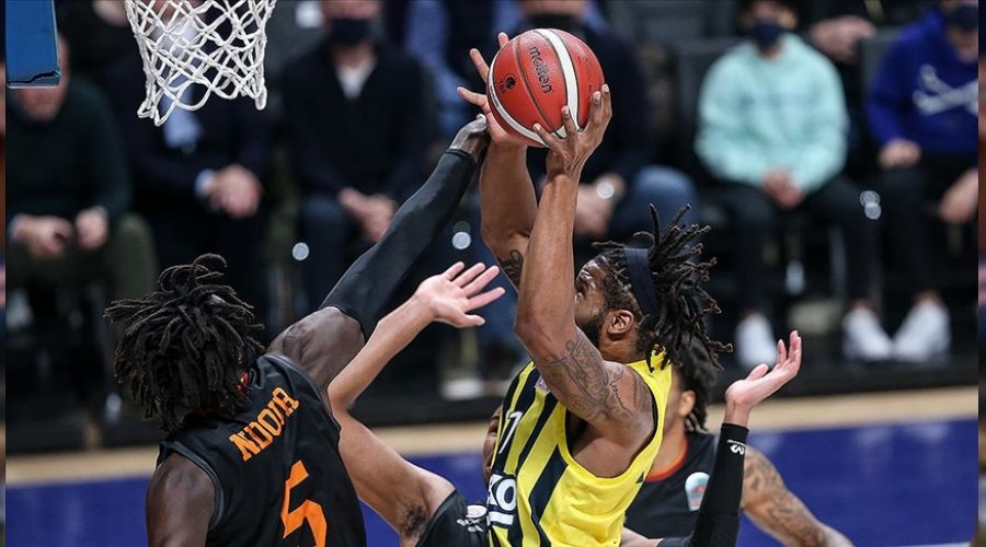 Olaylı derbide Fenerbahçe finalist