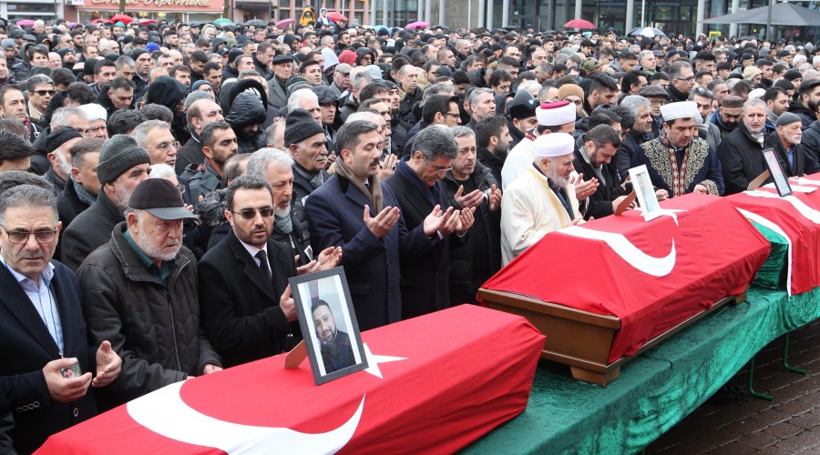 Öldürülen Türklere cenaze töreni