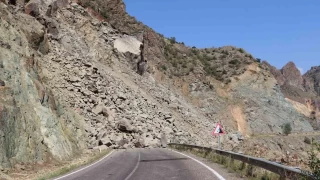 Oltu - Artvin karayolu heyelan nedeni ile 3 gündür kapalı