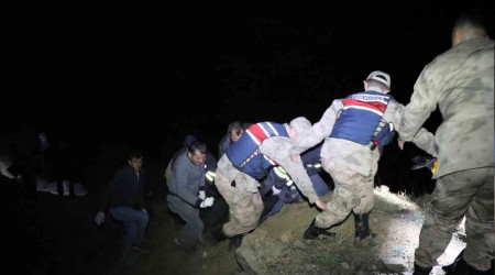 Oltu çayına düşen otomobildeki çift aranıyor