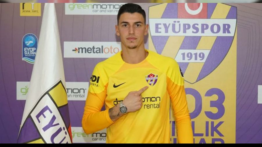 Önce Eyüp sonra Ümraniyespor'a imza attı