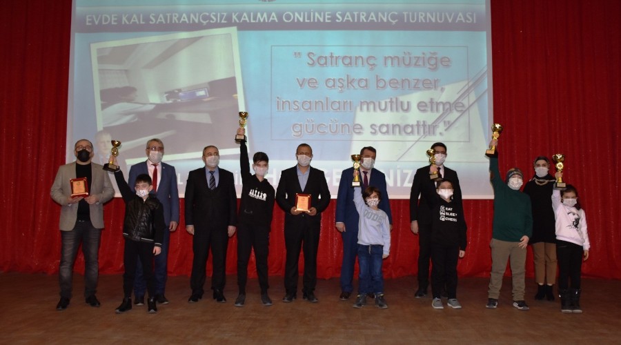 Online satran� turnuvas�nda �d�ller verildi 